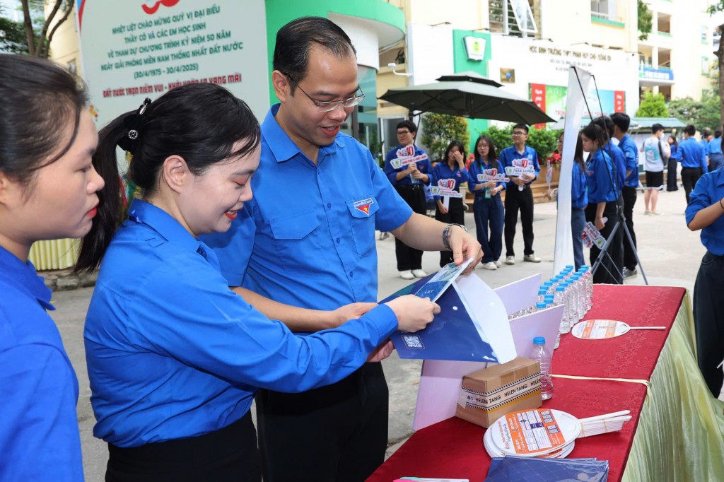 Tiếp lửa xung kích đội hình Tiếp sức mùa thi