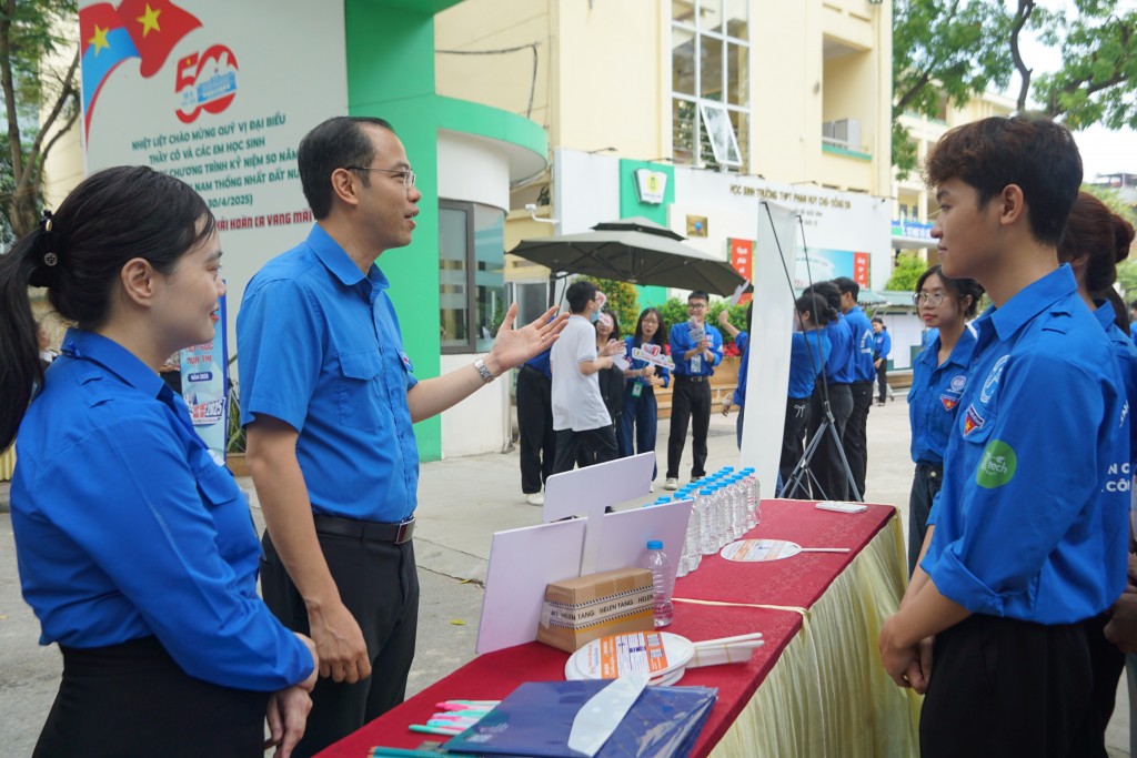Tiếp lửa xung kích đội hình Tiếp sức mùa thi