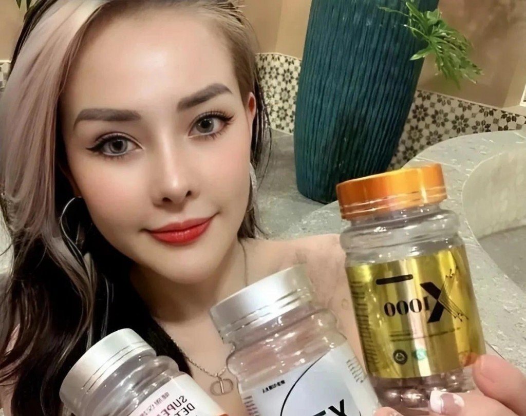 DJ Ngân 98 giới thiệu các viên uống giảm cân trên Facebook 