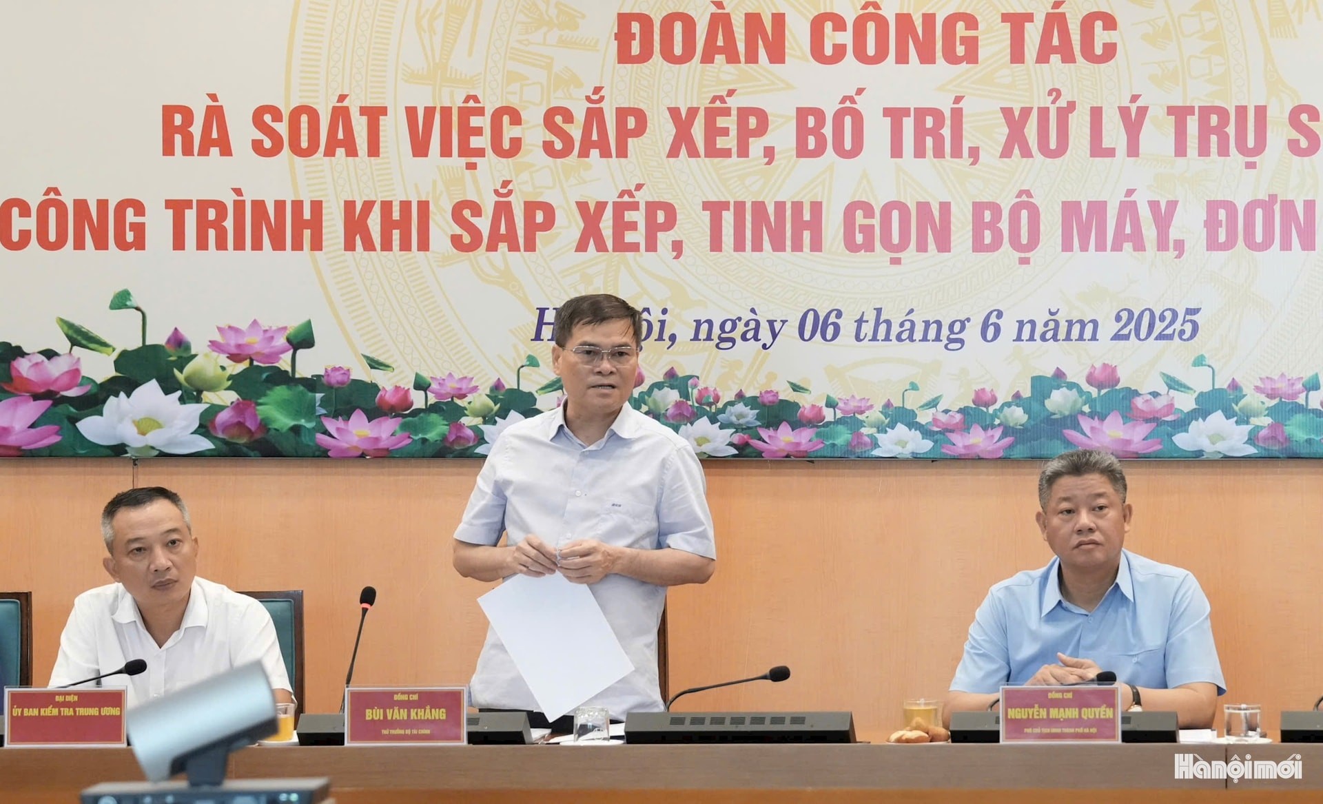 Thứ trưởng Bộ Tài chính Bùi Văn Khắng phát biểu tại buổi làm việc. Ảnh: Đình Hiệp