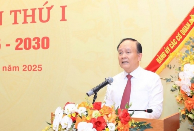 Đổi mới mạnh mẽ phương thức hoạt động của Đảng, gương mẫu đi đầu