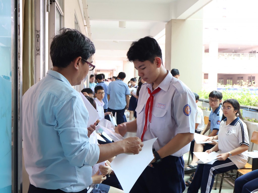 Chiều 6/6, học sinh TP Hồ Chí Minh thi môn Ngoại ngữ, kỳ thi vào lớp 10