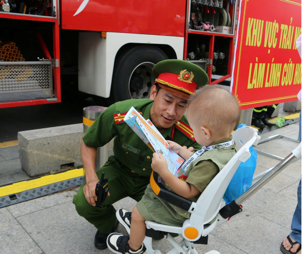 Ngoài hoạt 