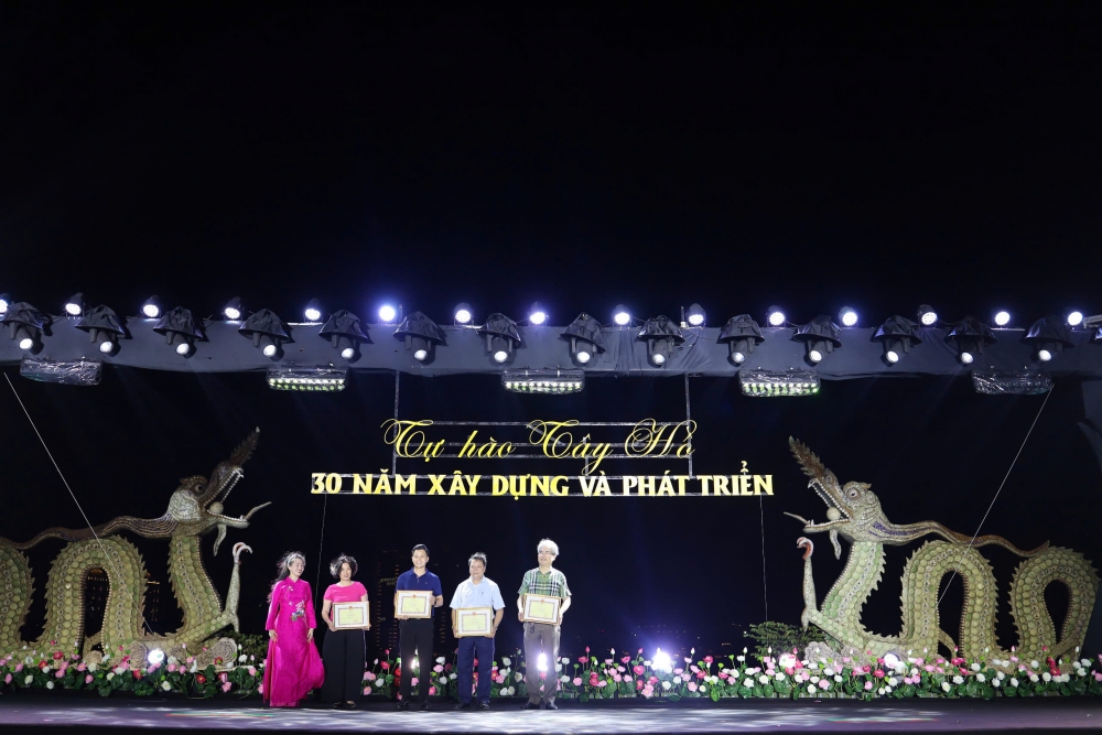Vinh danh tác giả, tác phẩm nghệ thuật sáng tác về Tây Hồ Vinh danh tác giả, tác phẩm nghệ thuật sáng tác về Tây Hồ