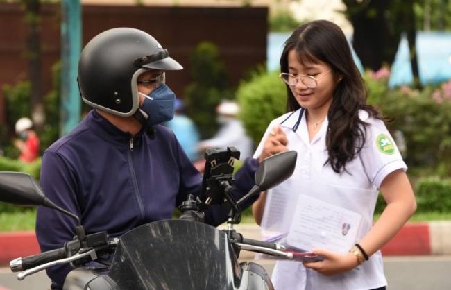 Học sinh TP Hồ Chí Minh thi "chặng cuối" cuộc đua vào lớp 10