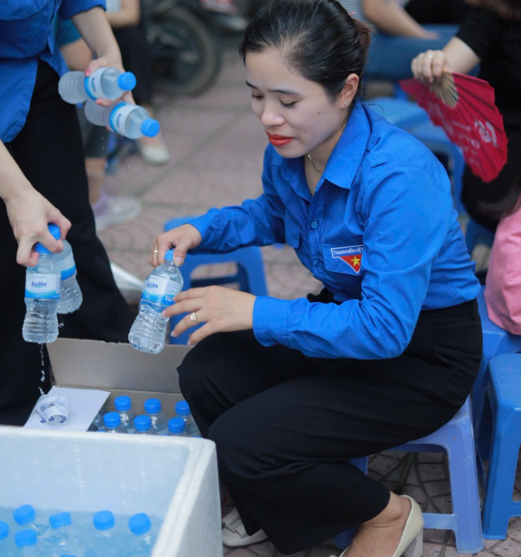 Hơn 5.000 tình nguyện viên chung nhịp đập “tiếp sức” thí sinh