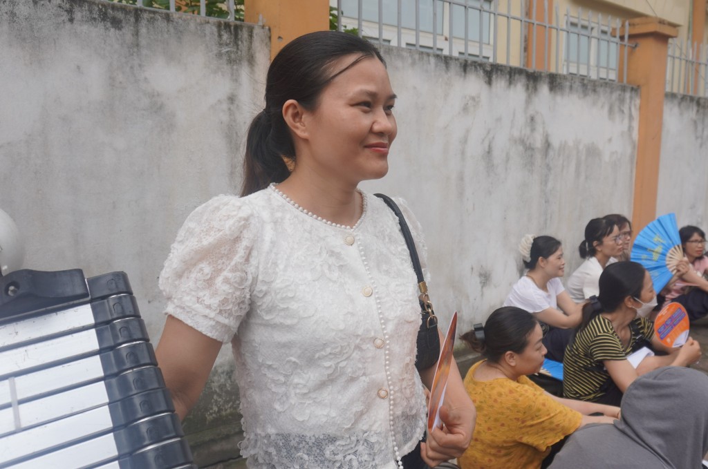 Đưa con đi thi, phụ huynh dậy từ 3 giờ sáng