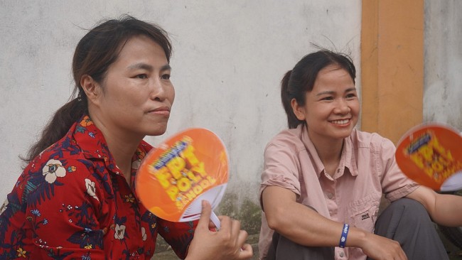 Đưa con đi thi, phụ huynh dậy từ 3 giờ sáng