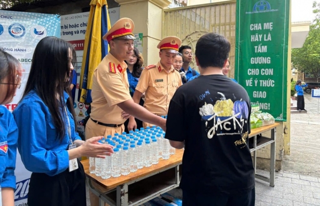 Giao thông an toàn, thuận lợi trong ngày đầu kỳ thi vào lớp 10