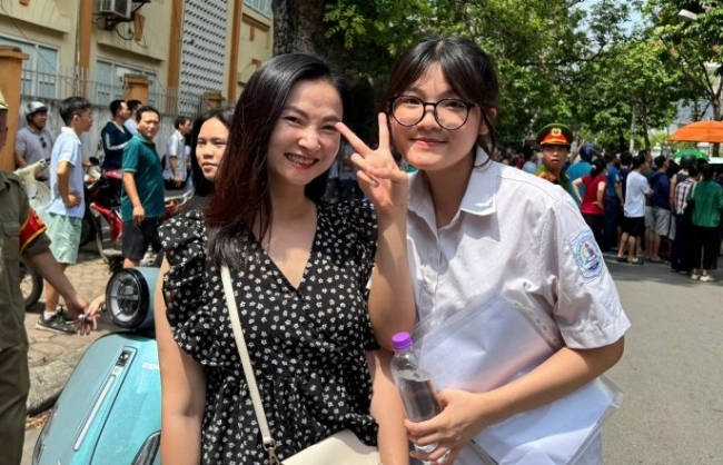 Lộ diện thủ khoa, á khoa kỳ thi vào lớp 10 ở Hà Nội
