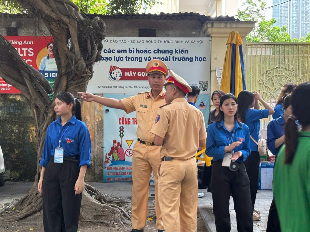 Giao thông an toàn, thuận lợi trong ngày đầu kỳ thi vào lớp 10