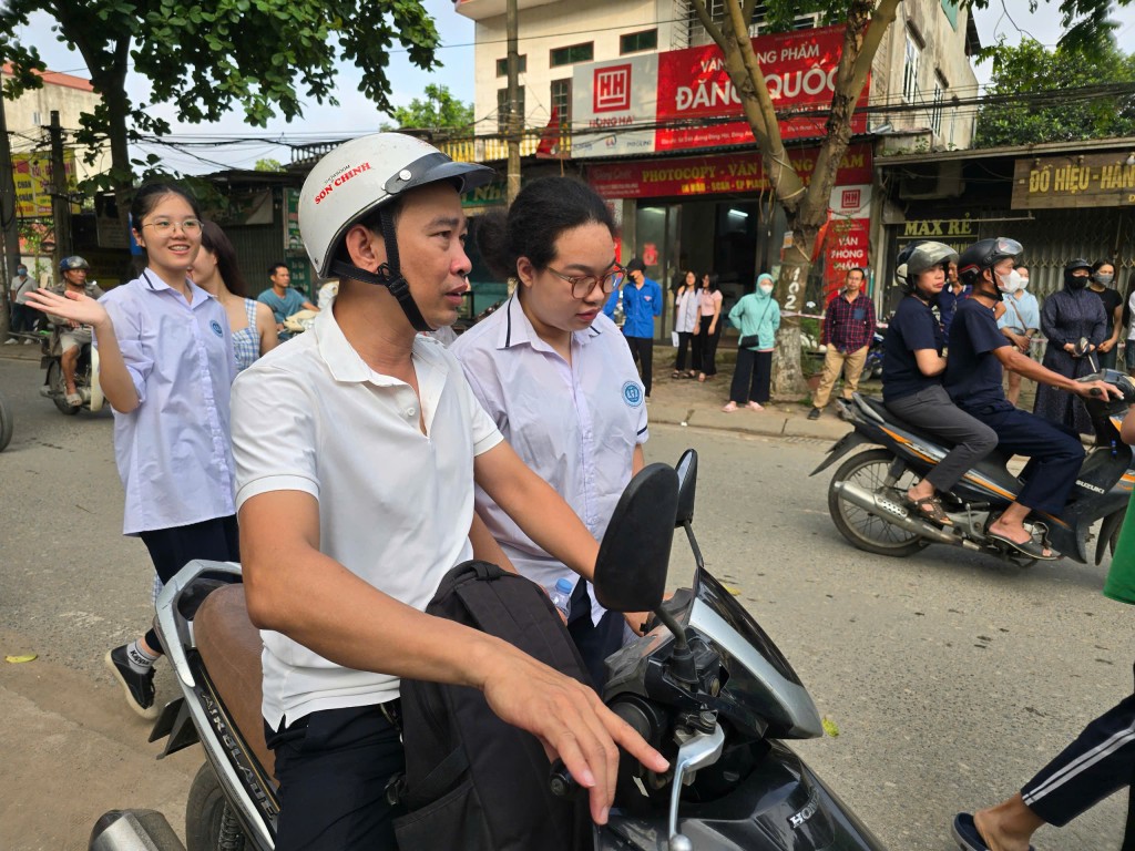 Giao thông an toàn, thuận lợi trong ngày đầu kỳ thi vào lớp 10