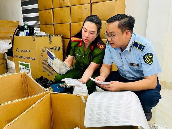 ực lượng chức năng khám xét các địa điểm liên quan đến ổ nhóm sản xuất, buôn bán hàng giả là lương thực, thực phẩm, trang thiết bị y tế. 