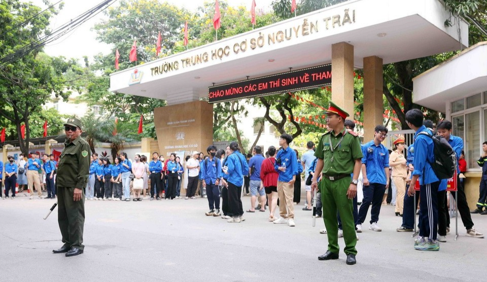 Giao thông an toàn, thuận lợi trong ngày đầu kỳ thi vào lớp 10