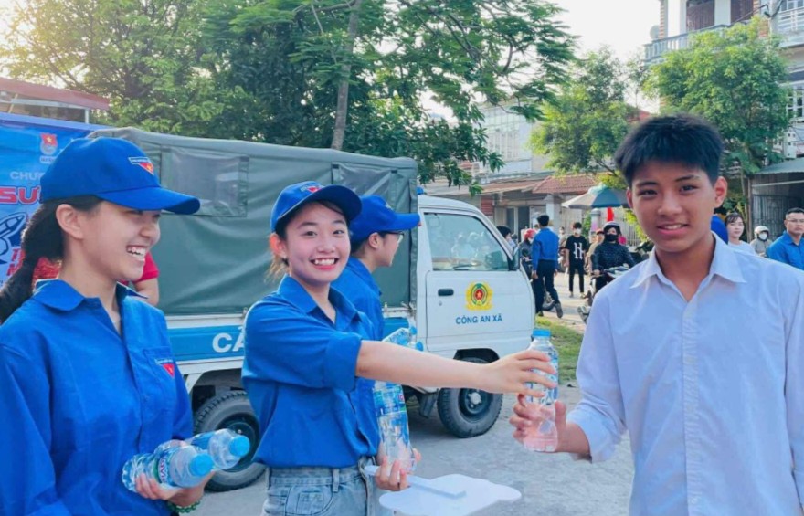 Hơn 5.000 tình nguyện viên chung nhịp đập “tiếp sức” thí sinh