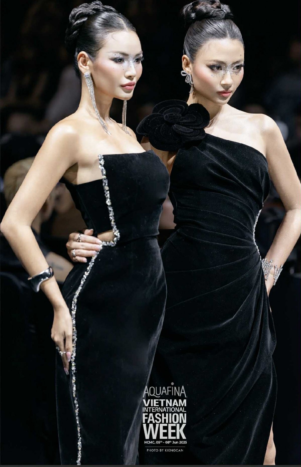 H’Hen Niê catwalk trên nền nhạc MV “Con sinh ra là để phi thường”