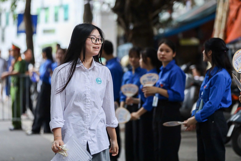 Thí sinh tham dự kỳ thi vào lớp 10 tại Hà Nội