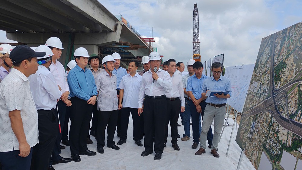 Phó Thủ tướng Mai Văn Chính nghe báo cáo tiến độ đường Vành đai 3 TP.Hồ Chí Minh