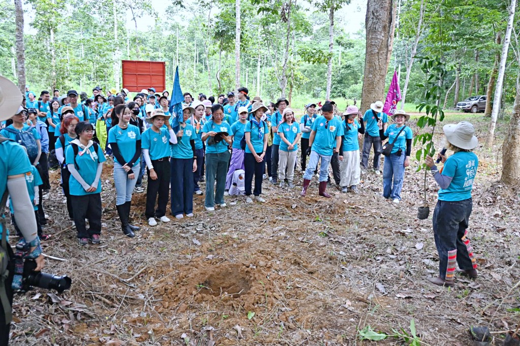 Góp một mầm cây, gieo tương lai xanh
