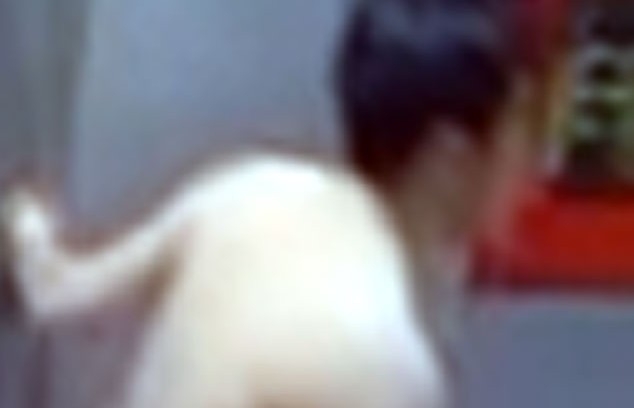 Truy tìm kẻ biến thái "thoát y” đuổi theo cô gái trong đêm