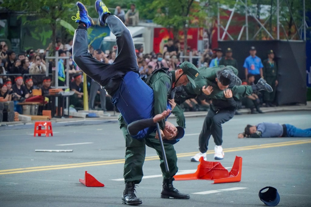 Mãn nhãn đêm trình diễn thứ 2 