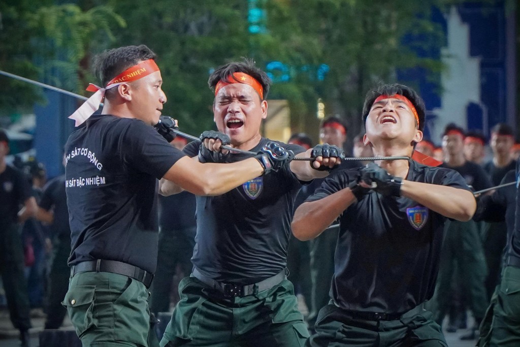 Mãn nhãn đêm trình diễn thứ 2 