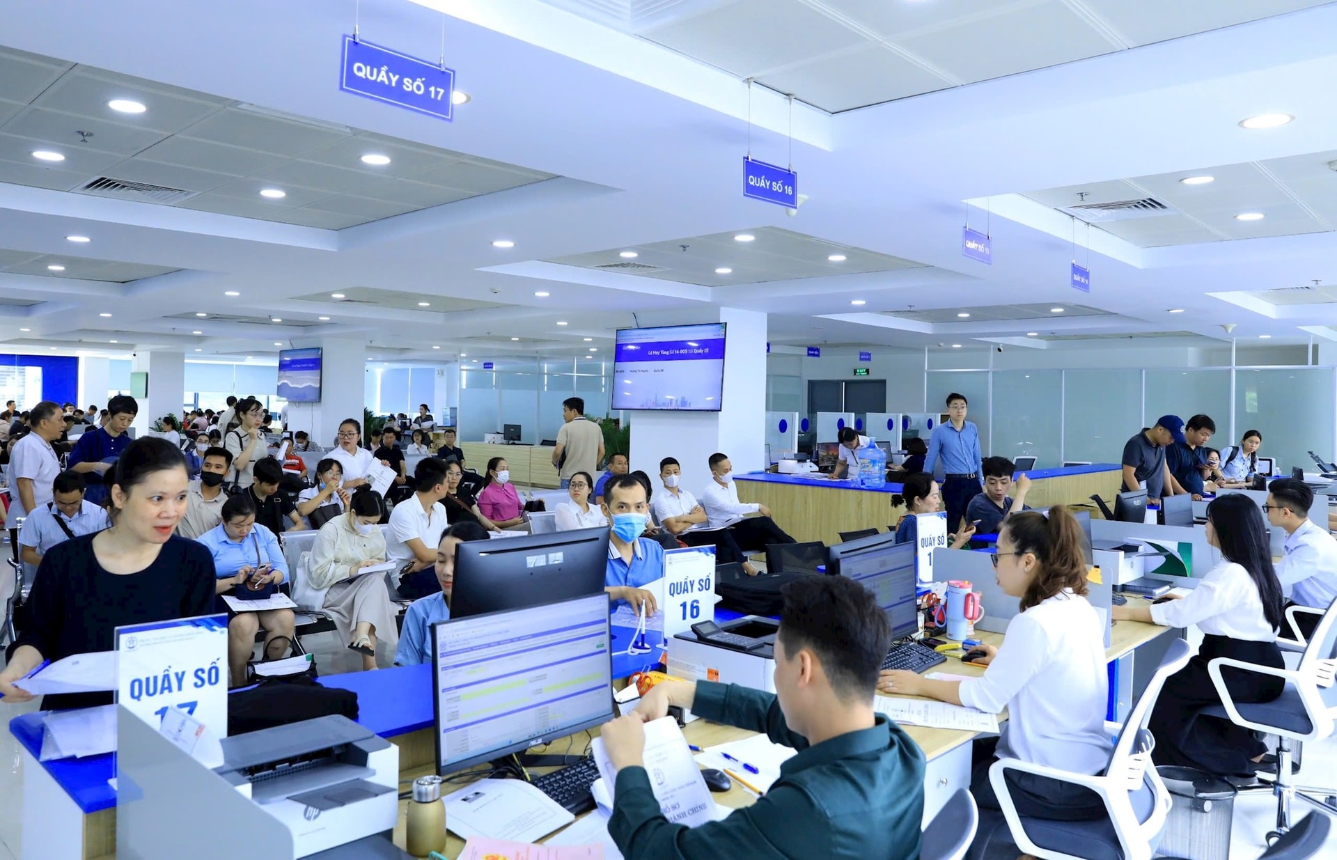 Nâng cao chất lượng phục vụ, lấy người dân làm trung tâm