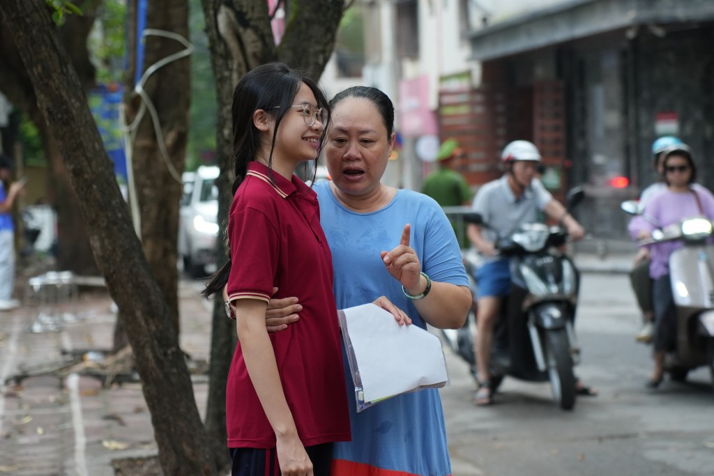 Lời dặn dò kỹ lưỡng cho cô gái bé nhỏ trước môn thi cuối cùng Lời dặn dò kỹ lưỡng cho cô gái bé nhỏ trước môn thi cuối cùng