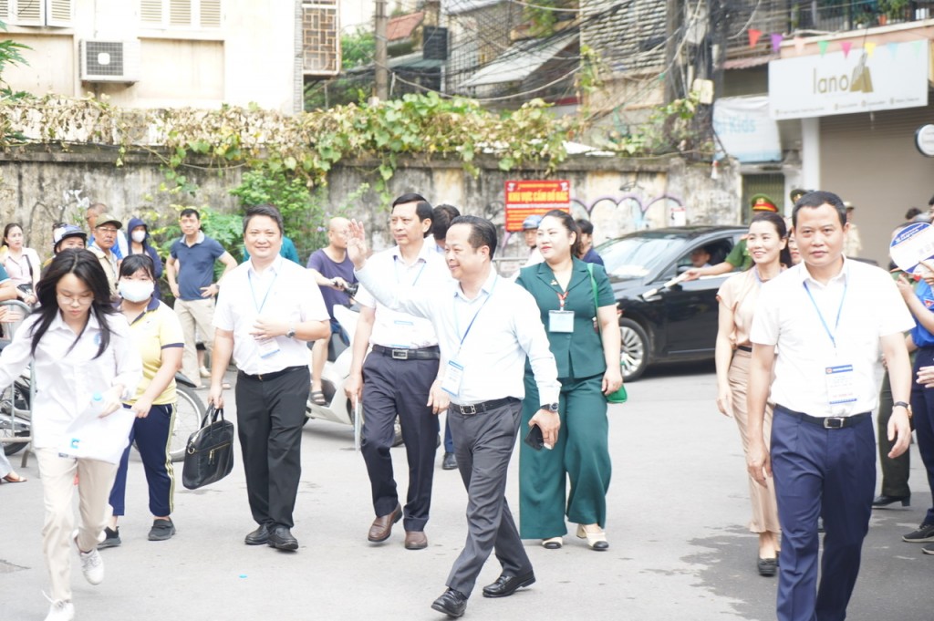 Quan tâm sức khoẻ thí sinh trong buổi cuối kỳ thi vào lớp 10