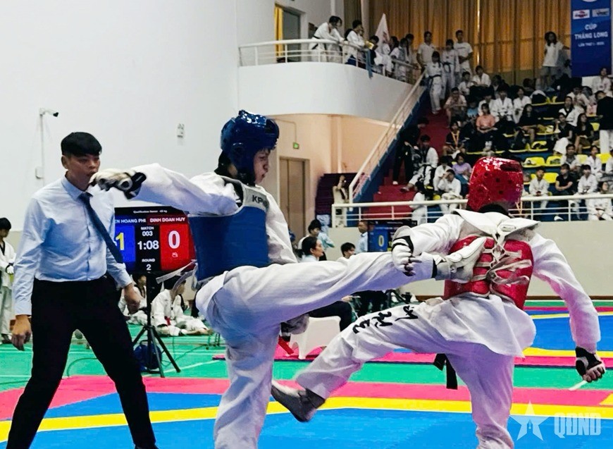 Các võ sĩ tranh tài ở nội dung đối kháng