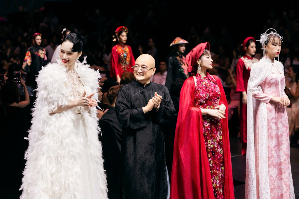 Bùi Khâu Minh Triết tạo ấn tượng mạnh trong show của Cao Minh Tiến