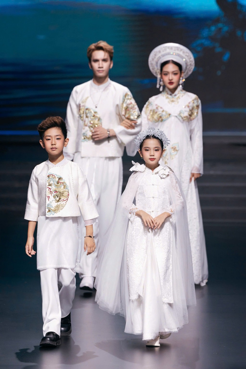 Bùi Khâu Minh Triết tạo ấn tượng mạnh trong show của Cao Minh Tiến