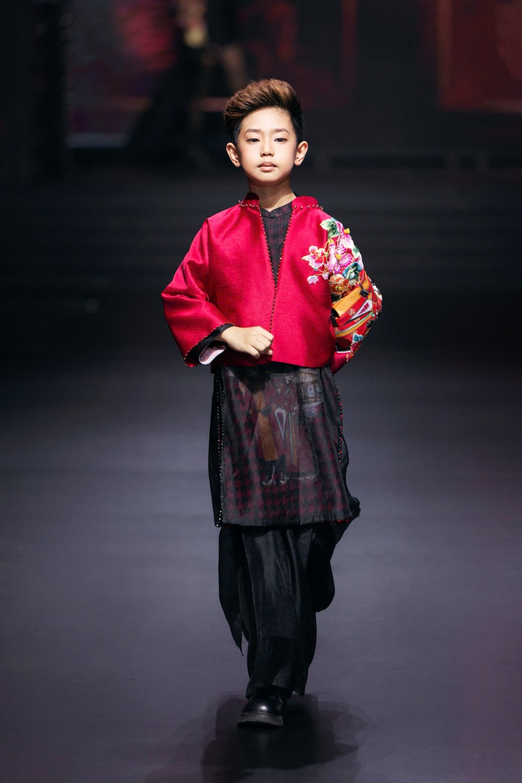 Bùi Khâu Minh Triết tạo ấn tượng mạnh trong show của Cao Minh Tiến