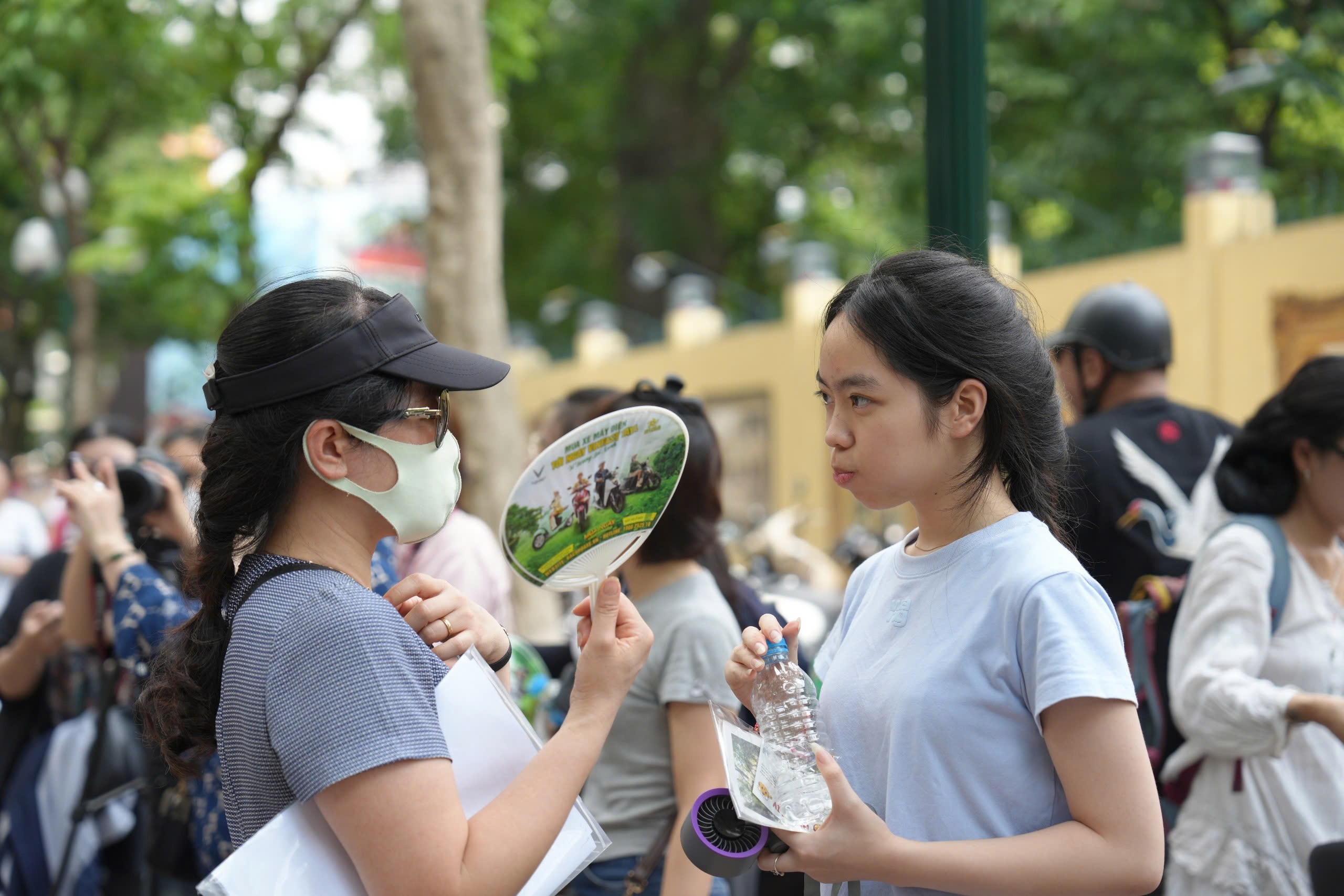 Đa phần các em đều cho rằng đề thi vừa sức, rời phòng thi với tâm trạng phấn khởi