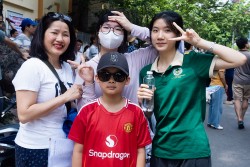 Thí sinh phấn khởi, phụ huynh thở phào sau môn thi cuối