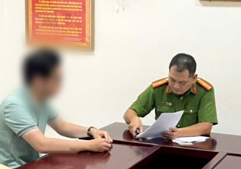 Đối tượng D tại cơ quan Công an