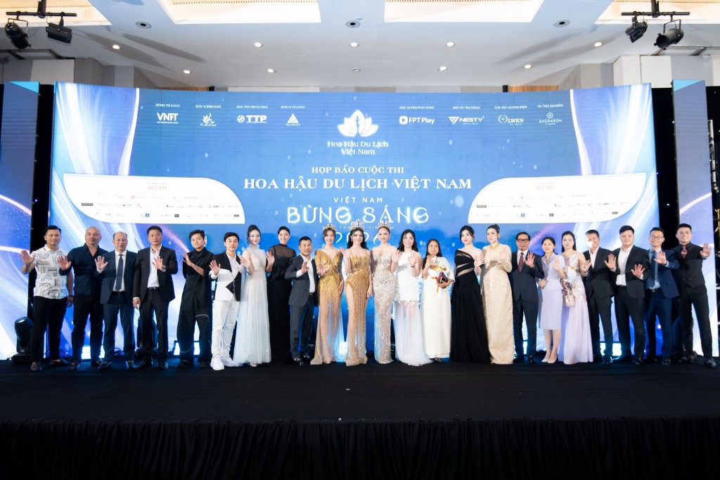Buổi họp báo công bố cuộc thi có sự tham dự của nhiều người đẹp nổi tiếng