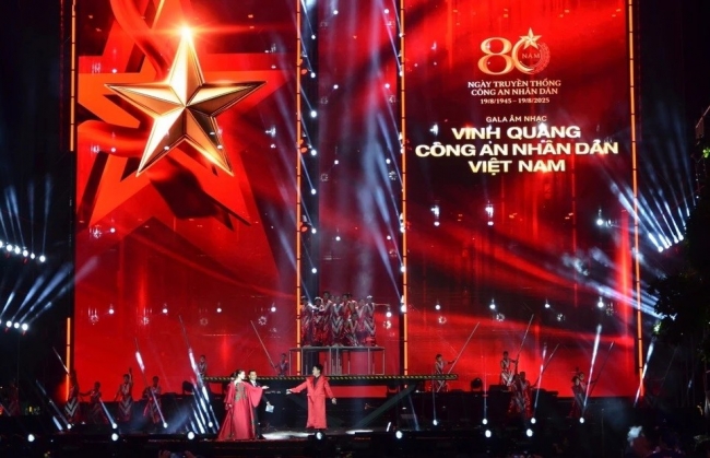 Hùng tráng gala âm nhạc “Vinh quang Công an Nhân dân Việt Nam”
