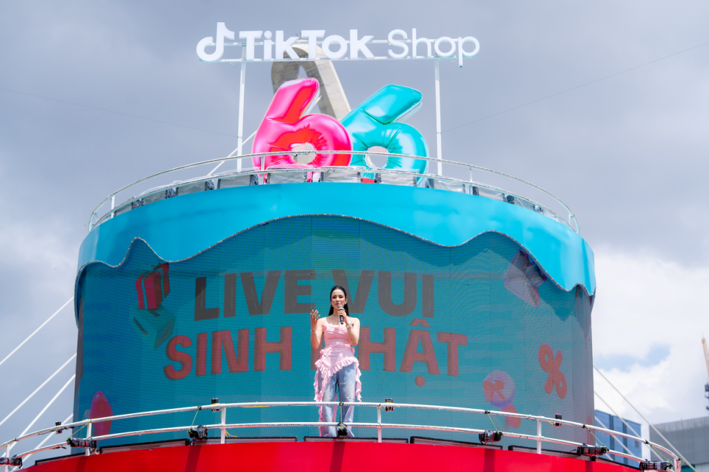 6. Phiên Mega LIVE do “chị đẹp” Diệp Lâm Anh (@dieplamanh) dẫn dắt
