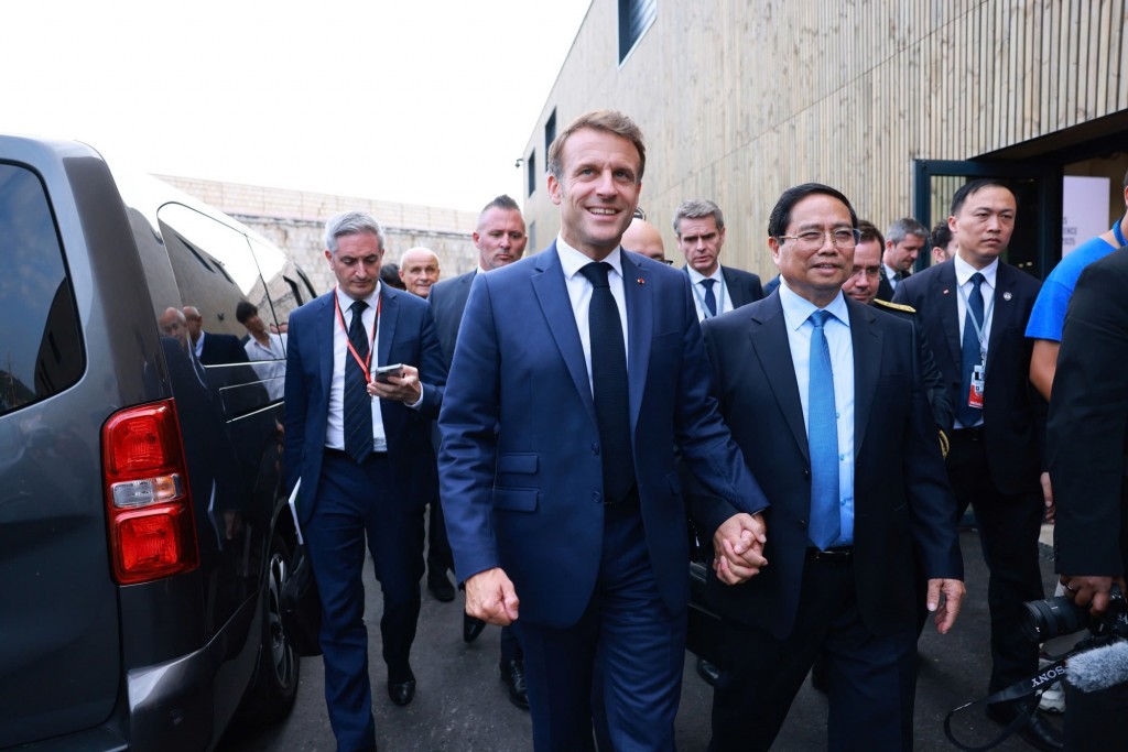 Thủ tướng Chính phủ Phạm Minh Chính và Tổng thống Pháp Emmanuel Macron - Ảnh: VGP/Nhật Bắc