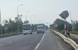 Quảng Nam: Hàng loạt biển báo giao thông bất ngờ bị bịt kín