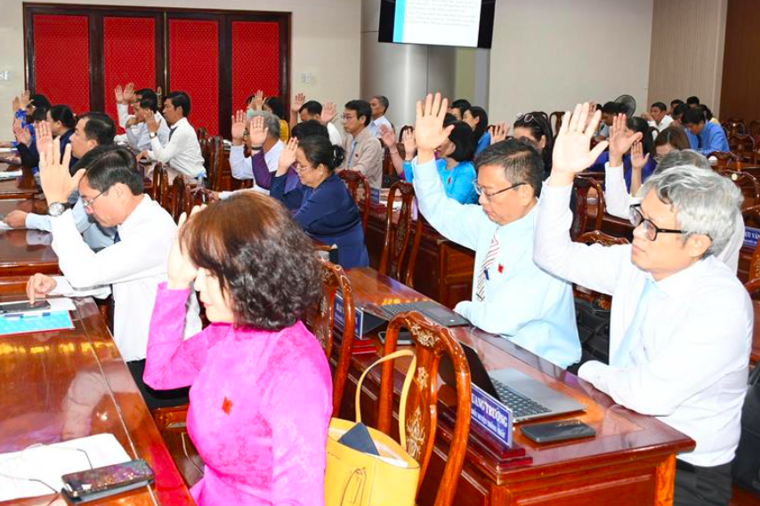Thông qua nhiều quyết sách tạo đà phát triển kinh tế - xã hội