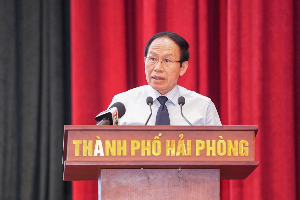 Đồng chí Bí thư Thành ủy Lê Tiến Châu phát biểu tại cuộc gặp mặt.