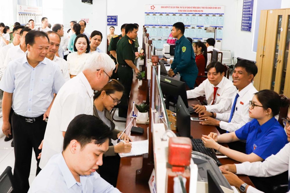 Bí thư Tỉnh ủy kiểm tra tại Trung tâm Phục vụ hành chính công (dự kiến) phường Bình Dương sau sáp nhập