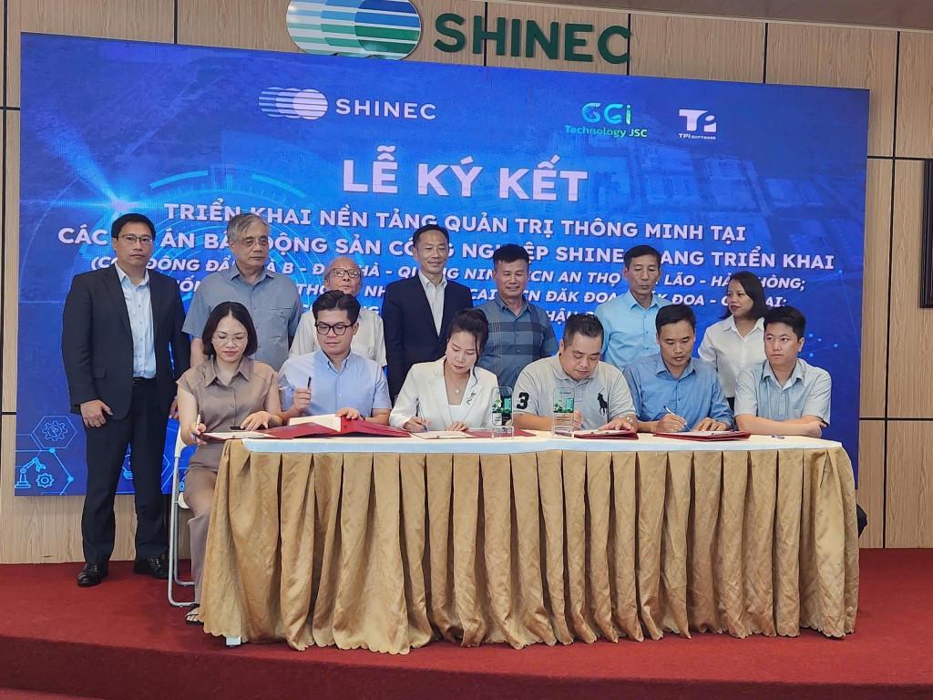 Đại diện các Khu công nghiệp, Cụm công nghiệp shinec trên các tỉnh, thành phố ký kết triển khai nền tảng quản trị thông minh tại các dự án Bất động sản công nghiệp