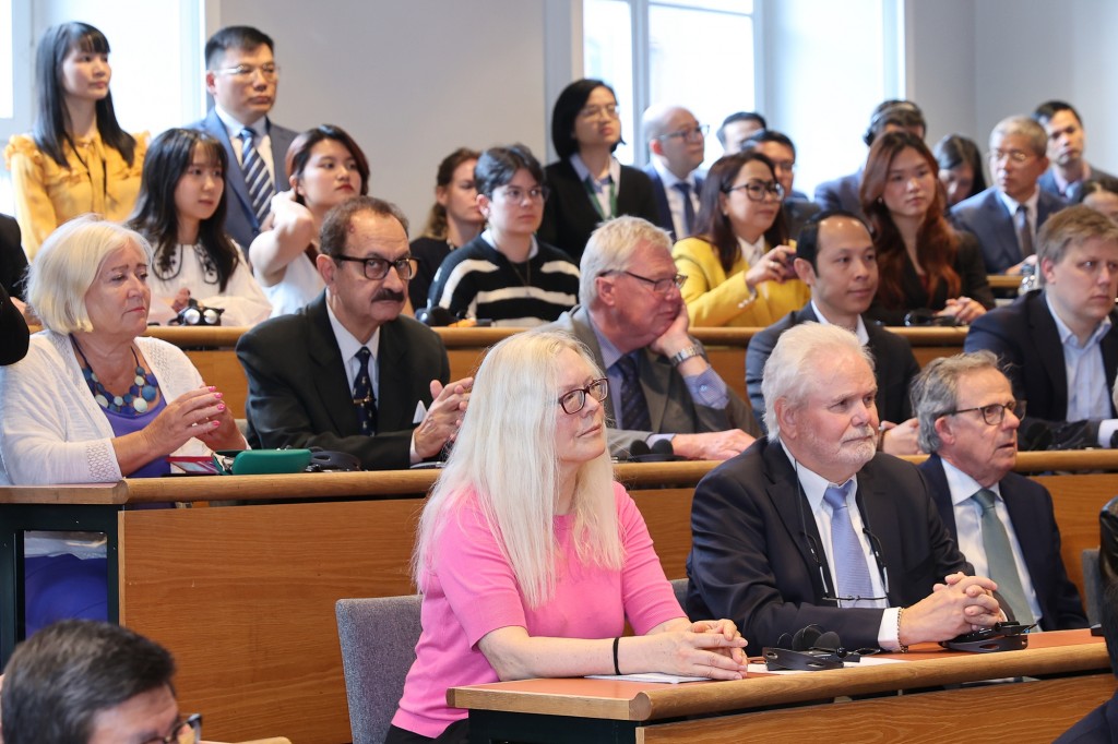 Các đại biểu dự buổi phát biểu chính sách của Thủ tướng Phạm Minh Chính tại Đại học Kinh tế Stockholm - Ảnh: VGP/Nhật Bắc