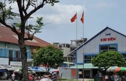 Siết chặt "điểm nóng" buôn bán hóa chất tại chợ Kim Biên