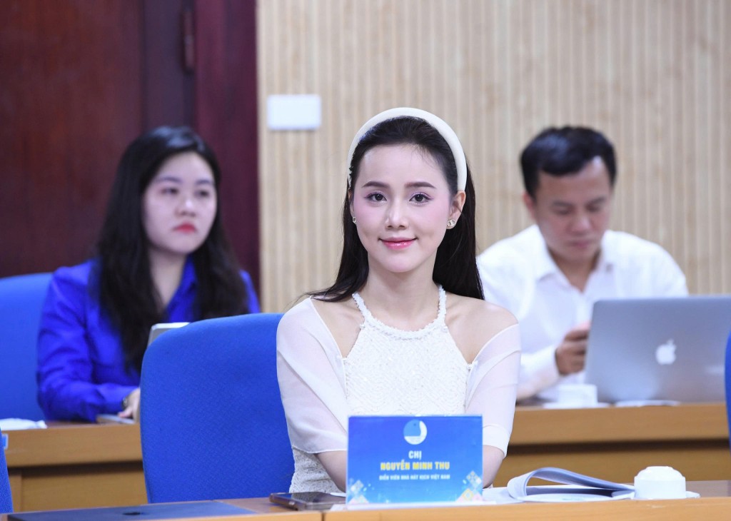 Tại hội nghị, nhiều bạn trẻ, văn nghệ sĩ đã tham gia đóng góp ý kiến