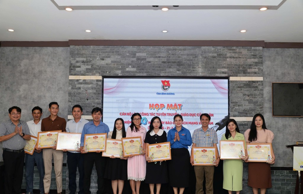 Tỉnh đoàn Bình Dương tri ân phóng viên 
