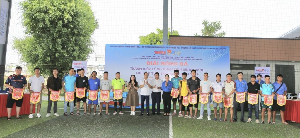  Ủy ban Hội LHTN Việt Nam tỉnh Bình Dương, Trung tâm Hỗ trợ Thanh niên công nhân và Lao động trẻ tỉnh phối hợp với báo Tuổi trẻ Thủ đô tổ chức khai mạc Giải Bóng đá nam Thanh niên công nhân tỉnh Bình Dương - Cúp báo Tuổi trẻ Thủ đô năm 2024.
